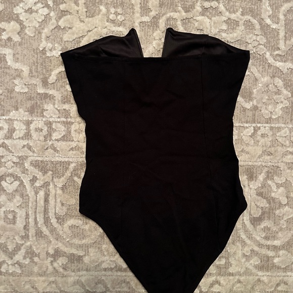 V-split body suit - Picture 2 of 2